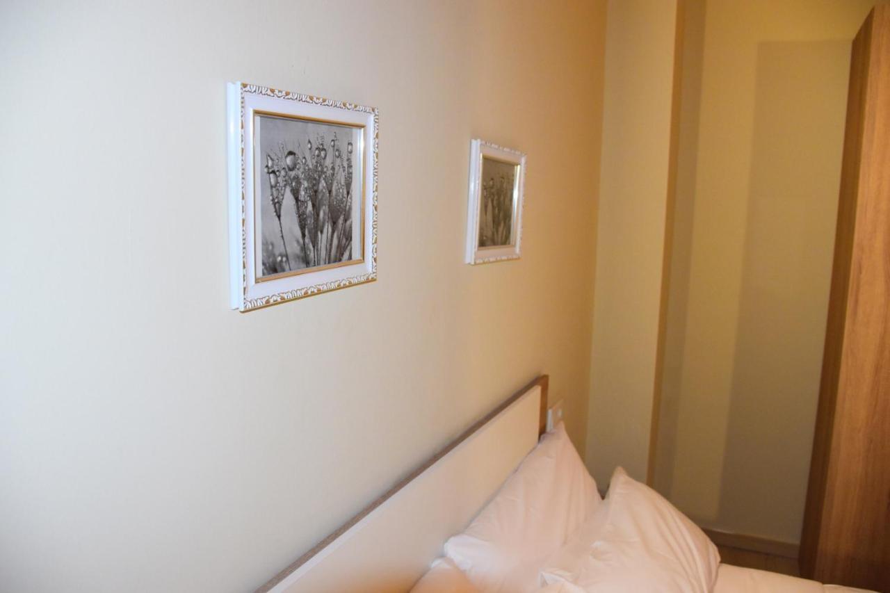 Apartamentos Giuliano Empuriabrava Exteriör bild